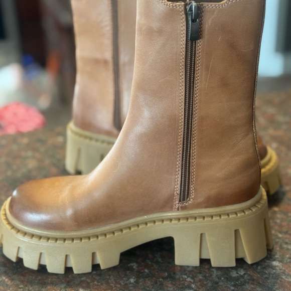 Steve Madden- New without box-Brown Chelsea Lug Boots-size 37 - Picture 2 of 2